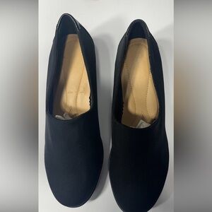 Classic Black Women's Slip-On Shoes naturalizer size 8.5 pre owned